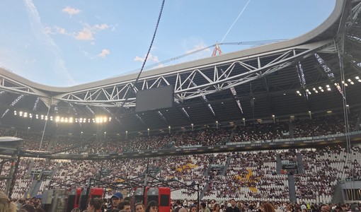Caos al concerto di Tiziano Ferro, tra carenza di indicazioni e steward impreparati Caos al concerto di Tiziano Ferro, tra carenza di indicazioni e steward impreparati