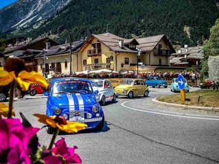 Le storiche Fiat 500 conquistano le Montagne Olimpiche Le storiche Fiat 500 conquistano le Montagne Olimpiche