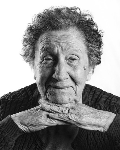 I sogni dei vecchi: gli scatti realizzate nelle case di riposo italiane in mostra a Camera