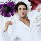 Mika arriva a Torino: il concerto della star del pop alle Ogr