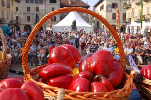 Carmagnola, Fiera del Peperone 2023: il 3 settembre appuntamento con il Peperone Day