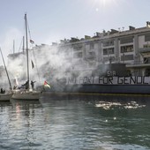 "No port for genocide": il Manifesto Opera Viva firmato dal reporter Fabio Bucciarelli "No port for genocide": il Manifesto Opera Viva firmato dal reporter Fabio Bucciarelli