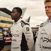 Una immagine del film con Brad Pitt in primo piano