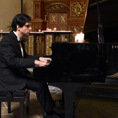 Fabrizio Sandretto, il Pianista del Buio in concerto nella Cappella Mandina di Grugliasco