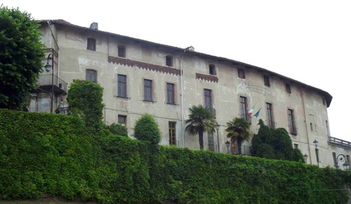 Castello di Foglizzo, foto da Wikipedia Castello di Foglizzo, foto da Wikipedia