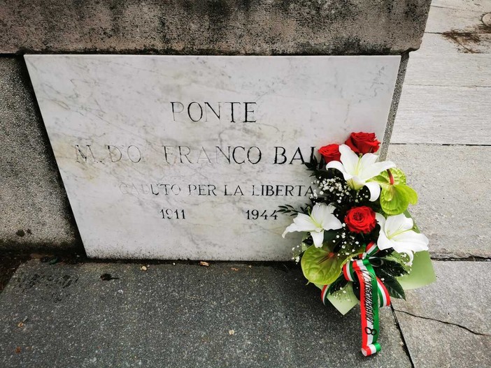 I fiori rubati sul ponte Balbis