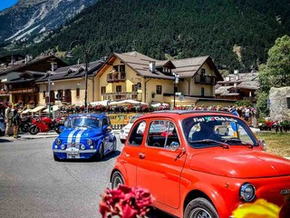 Le storiche Fiat 500 conquistano le Montagne Olimpiche Le storiche Fiat 500 conquistano le Montagne Olimpiche