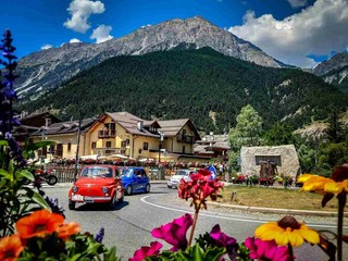 Le storiche Fiat 500 conquistano le Montagne Olimpiche Le storiche Fiat 500 conquistano le Montagne Olimpiche