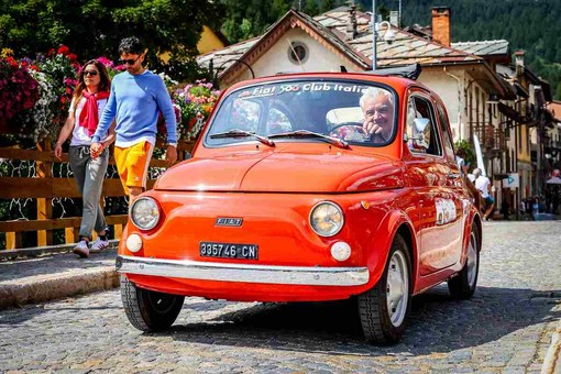 Le storiche Fiat 500 conquistano le Montagne Olimpiche