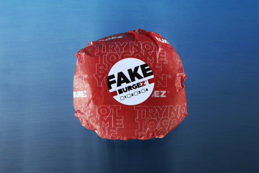 Quando la copia supera l'originale: arriva Fake Burgez, il panino che imita (e migliora) il famoso hamburger americano