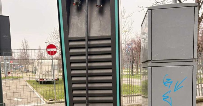 Uno dei tanti furti, nei pressi del parcheggio Caio Mario