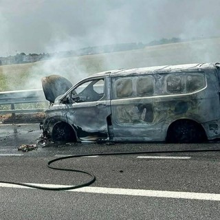 Il mezzo in fiamme in tangenziale