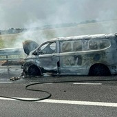 Il mezzo in fiamme in tangenziale Il mezzo in fiamme in tangenziale