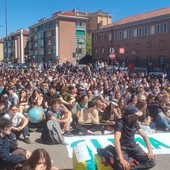 Caldo torrido, anche a Torino i Fridays for Future scendono in piazza per lo sciopero per il clima Caldo torrido, anche a Torino i Fridays for Future scendono in piazza per lo sciopero per il clima