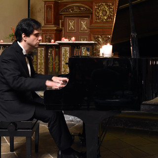 Fabrizio Sandretto, il Pianista del Buio in concerto nella Cappella Mandina di Grugliasco
