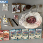 L'uomo è stato trovato in possesso anche di tre panetti di hashish