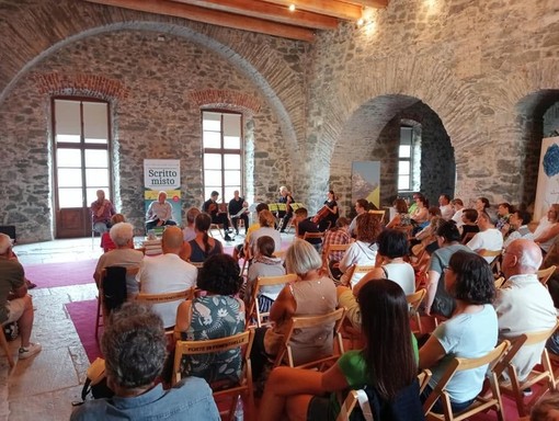 Scritto Misto, il gran finale al Forte di Fenestrelle: libri, musica e il filo rosso tra umano e disumano Scritto Misto, il gran finale al Forte di Fenestrelle: libri, musica e il filo rosso tra umano e disumano