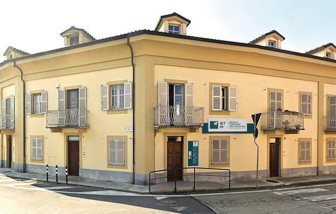 L'esterno della nuova filiale di BTM a Piobesi L'esterno della nuova filiale di BTM a Piobesi