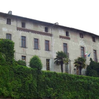 Castello di Foglizzo, foto da Wikipedia Castello di Foglizzo, foto da Wikipedia