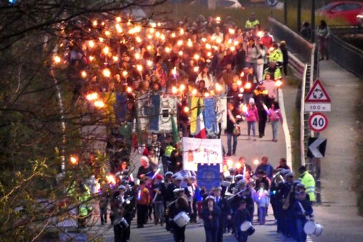La fiaccolata di Valle in una foto di Bruno Galliano