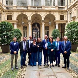 Alcol ai minorenni e microcriminalità, emergenza minimarket a Torino: "Portiamo il caso in Parlamento"