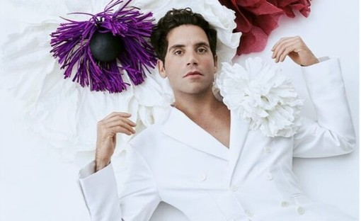 Mika arriva a Torino: il concerto della star del pop alle Ogr