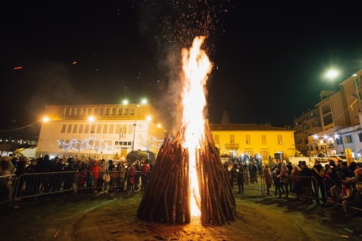 “Natale insieme”: Pino Torinese celebra la giornata più bella con una grande festa “Natale insieme”: Pino Torinese celebra la giornata più bella con una grande festa