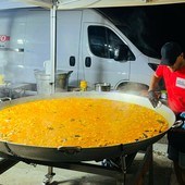 La Grande Paella di Pesce solidale