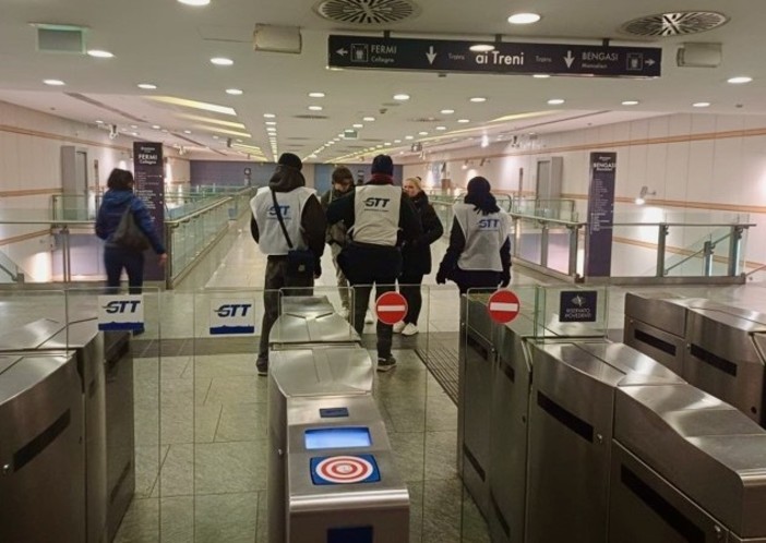 Sempre meno 'portoghesi' a bordo di autobus e tram torinesi