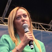 Salva la bimba caduta dal quinto piano, Meloni elogia Mattia: “Tanto onore a questo giovane eroe”