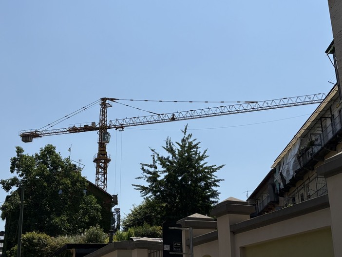 Gru eterna in San Donato, parte la raccolta firme promossa dalla Lega Gru eterna in San Donato, parte la raccolta firme promossa dalla Lega