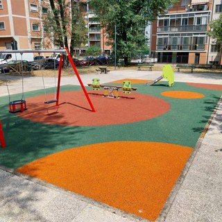 Rinasce il giardino di via Ponzio: addio al degrado, ecco nuovi giochi