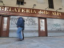 vetrine chiuse in via Po