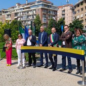 Nuovi giochi, campi da basket, calcetto e ping pong: così rinasce il giardino di via Saint Bon
