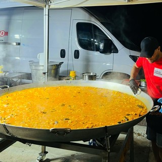 La Grande Paella di Pesce solidale