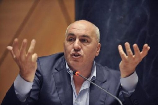 Crosetto in volo verso l'Italia: "Utilizzo un volo militare. Ho pagato il triplo della tariffa"