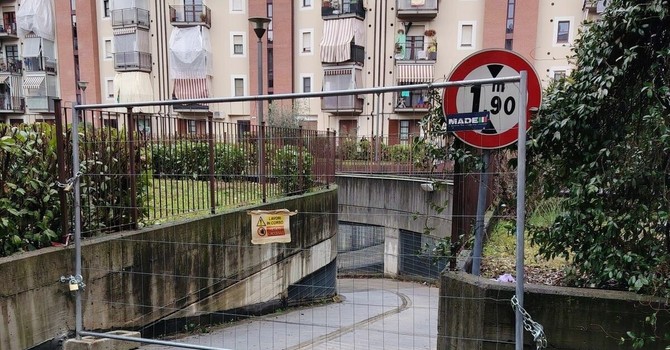 Chiusi i garage di via Como