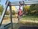 L'altalena rotta ai giardini di via Scialoja