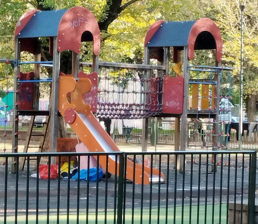 Le condizioni dei giardini di via Zumaglia Le condizioni dei giardini di via Zumaglia