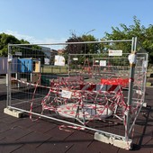 La giostrina sigillata al parco Di Vittorio