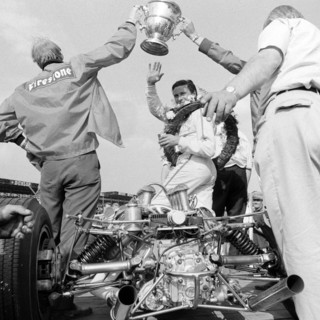 I Nemici del Drake: una mostra al Mauto racconta le rivalità tra Enzo Ferrari e le scuderie inglesi I Nemici del Drake: una mostra al Mauto racconta le rivalità tra Enzo Ferrari e le scuderie inglesi