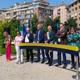 Nuovi giochi, campi da basket, calcetto e ping pong: così rinasce il giardino di via Saint Bon