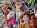 Ressa sulla Torino-Ivrea, tante persone ammassate Ressa sulla Torino-Ivrea, tante persone ammassate