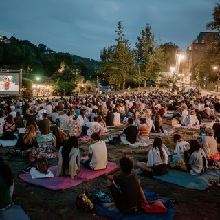“L’odore della notte”, il cinema va in scena sul prato dell’Imbarchino nelle sere d’estate “L’odore della notte”, il cinema va in scena sul prato dell’Imbarchino nelle sere d’estate