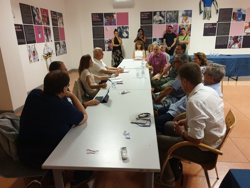 Nella foto: un'immagine dell'incontro che i lavoratori Pernigotti hanno avuto in passato con l'assessore regionale Elena Chiorino