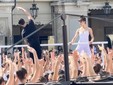 Roberto Bolle in azione in piazza San Carlo