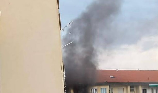 L'incendio si è sviluppato ai piani alti del palazzo