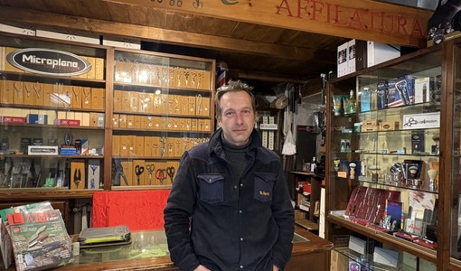 L’Antica Coltelleria Broard di via del Pino chiude: “Ho abbassato la serranda a Natale e non la rialzo più”