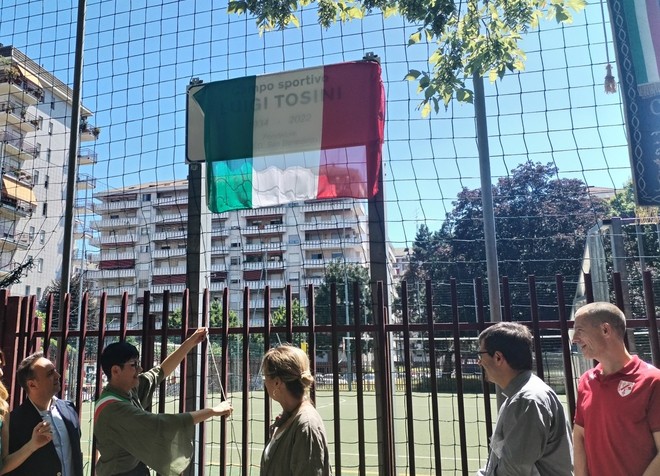 A Luigi Tosini il campo sportivo che contribuì a far nascere nella parrocchia San Benedetto Abate A Luigi Tosini il campo sportivo che contribuì a far nascere nella parrocchia San Benedetto Abate