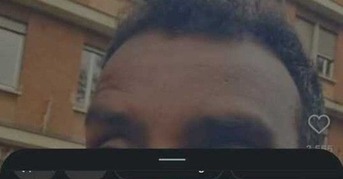 Decine di scritte offensive sotto il video Decine di scritte offensive sotto il video